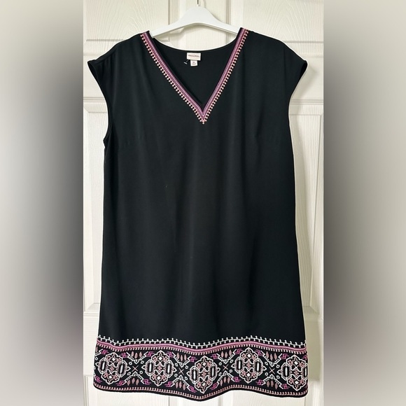 Merona Dresses & Skirts - Merona Black V-neck Dress With Embroidery Trim Size XL